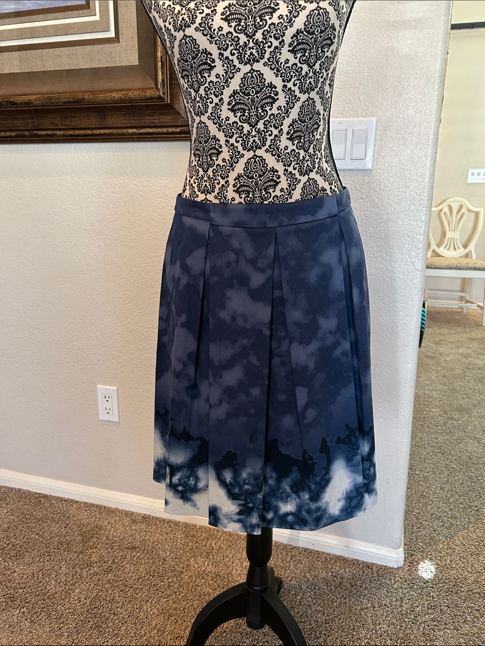 Elie Tahari Navy and White Tie-Dye Pleated Skirt